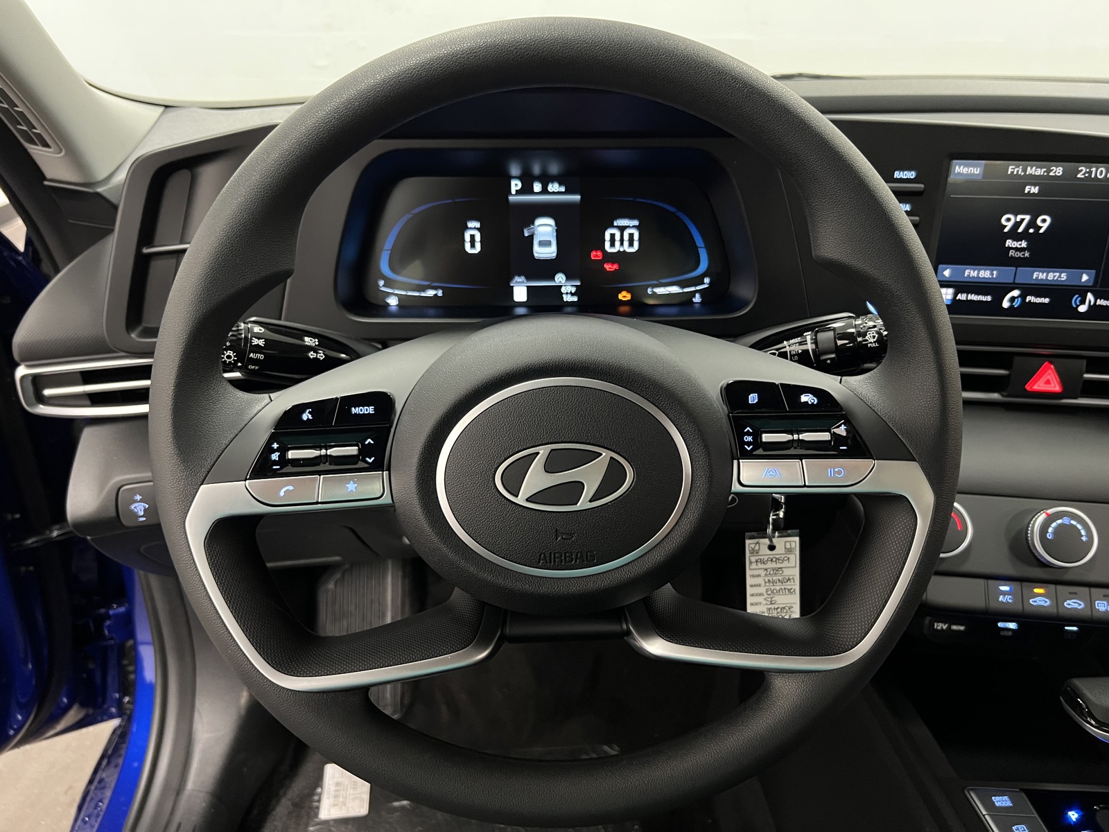 2025 Hyundai Elantra SE photo 14