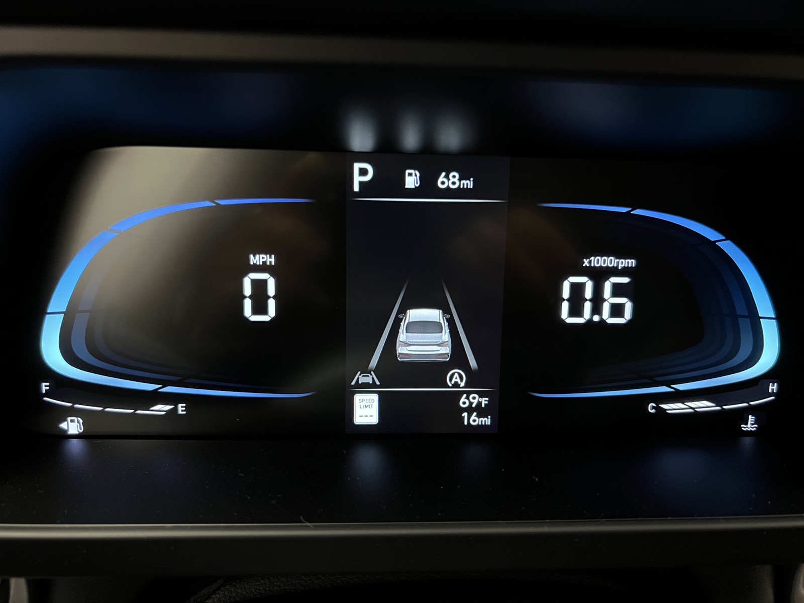 2025 Hyundai Elantra SE photo 15