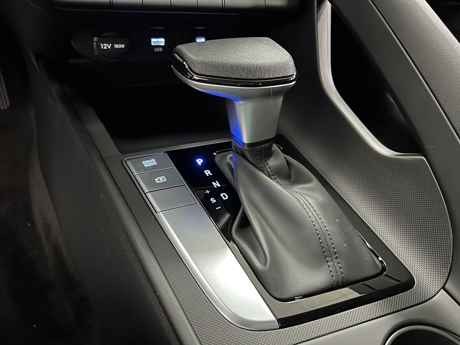 2025 Hyundai Elantra SE photo 16