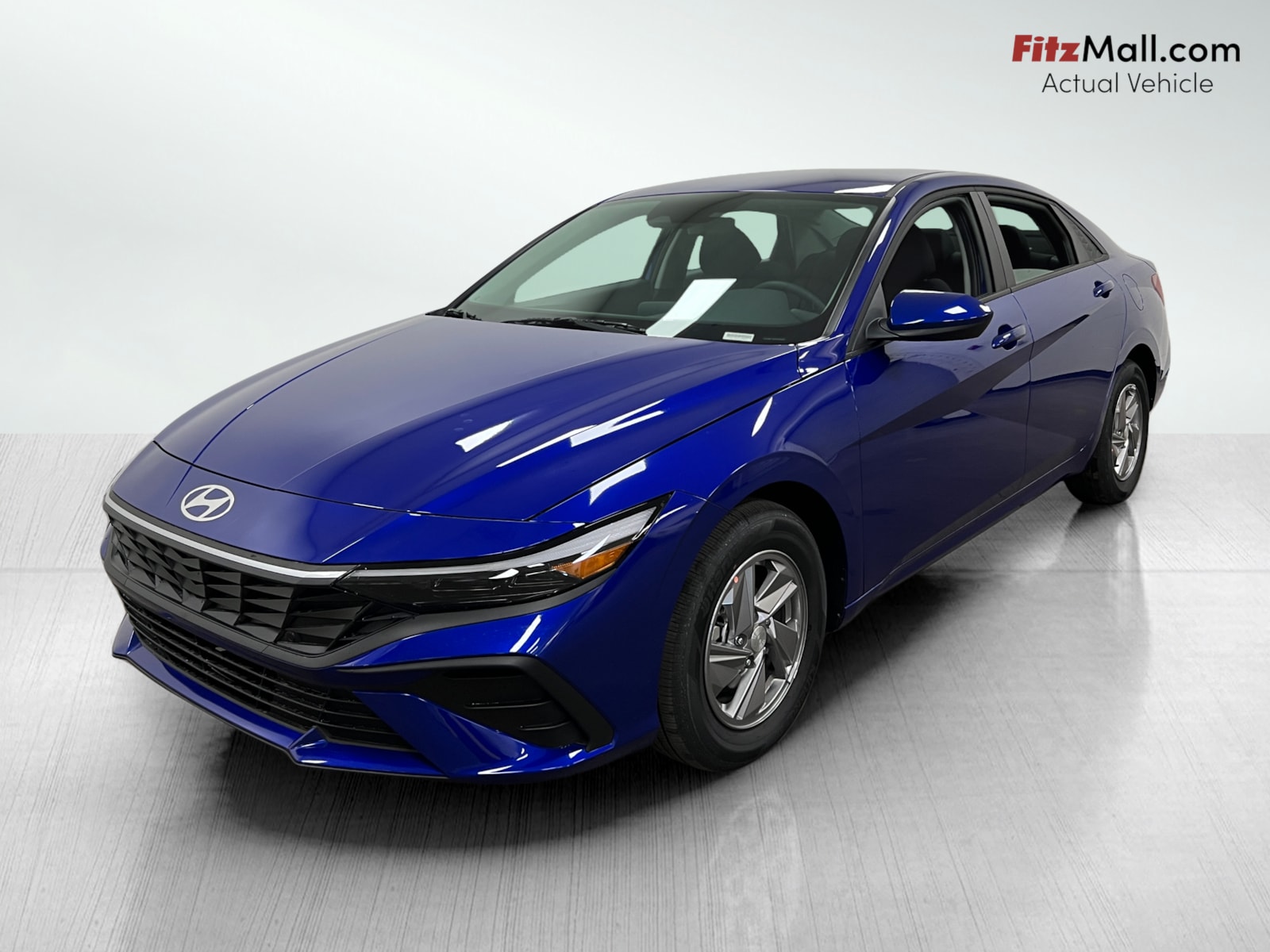 2025 Hyundai Elantra SE photo 2