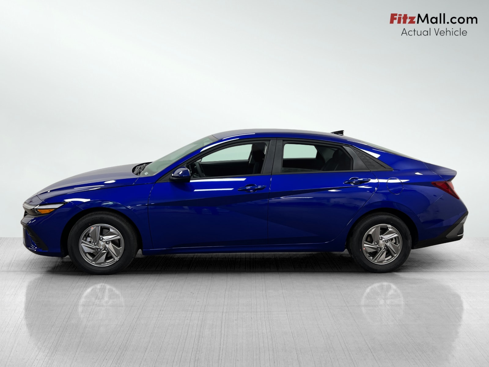 2025 Hyundai Elantra SE photo 3