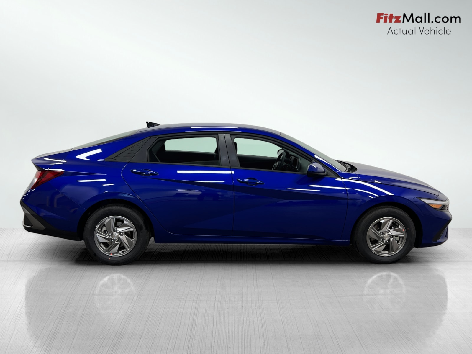 2025 Hyundai Elantra SE photo 4