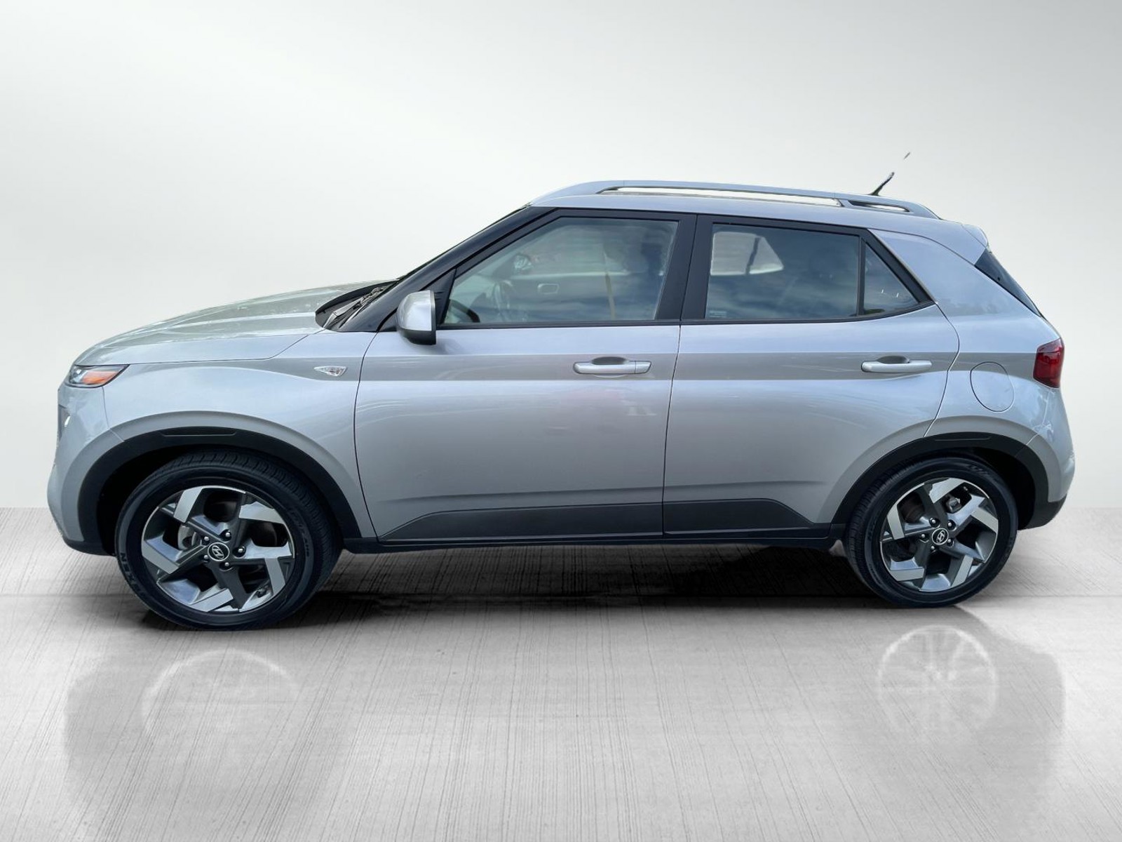 2023 Hyundai Venue SEL photo 3