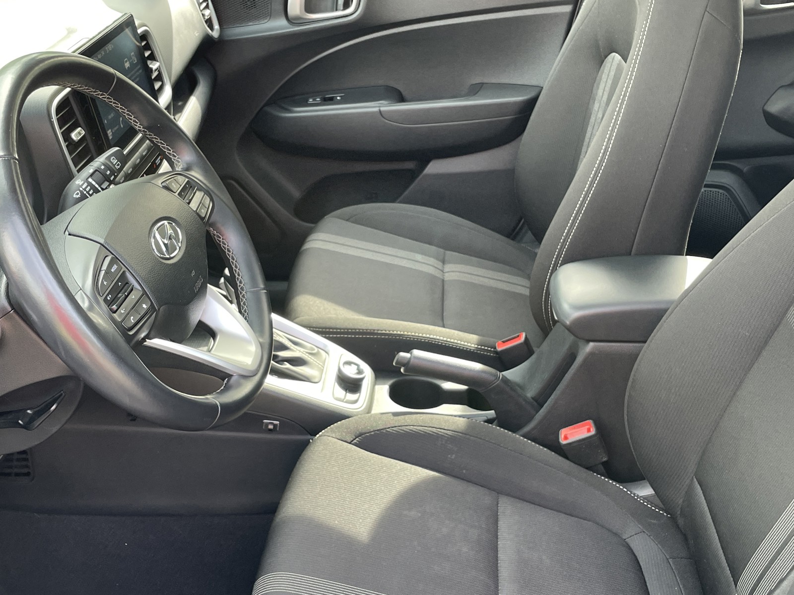 2023 Hyundai Venue SEL photo 29