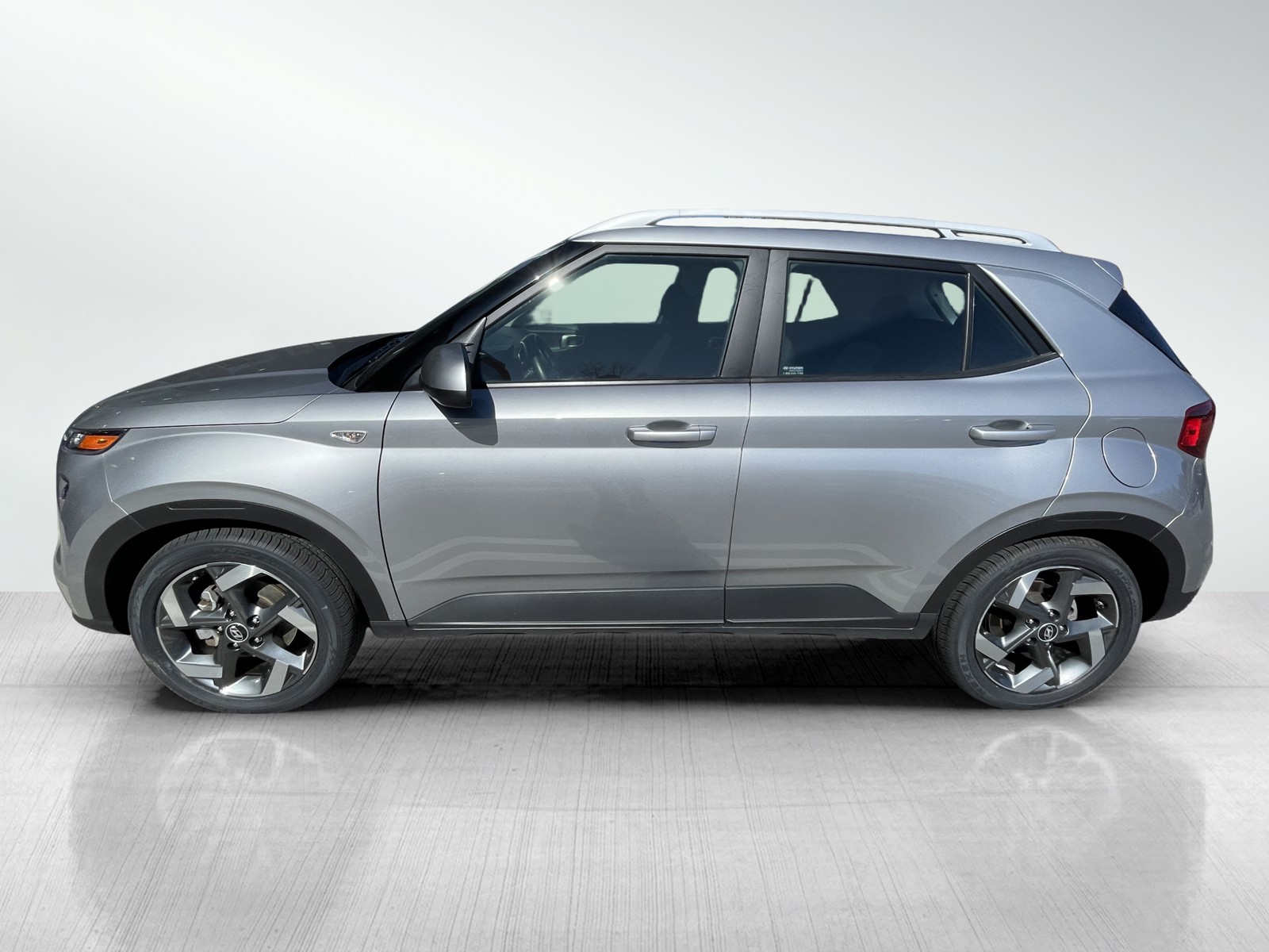 2023 Hyundai Venue SEL photo 3