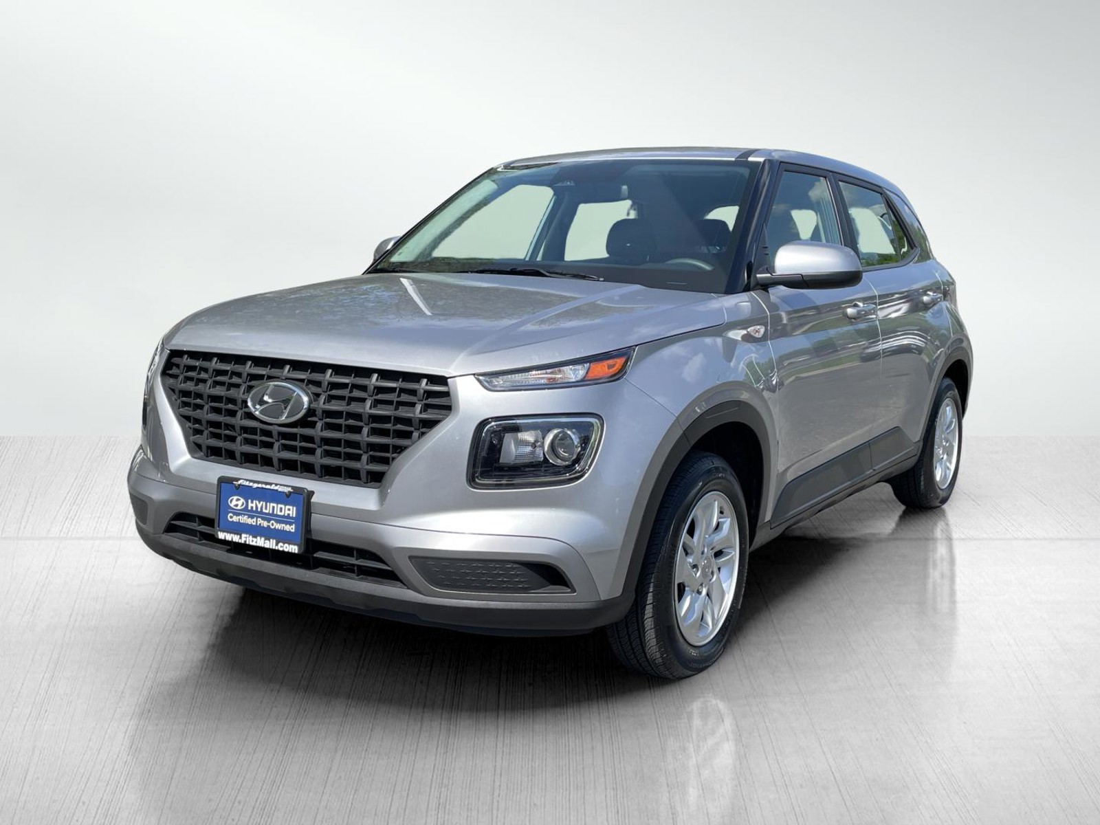 2024 Hyundai Venue SE photo 2