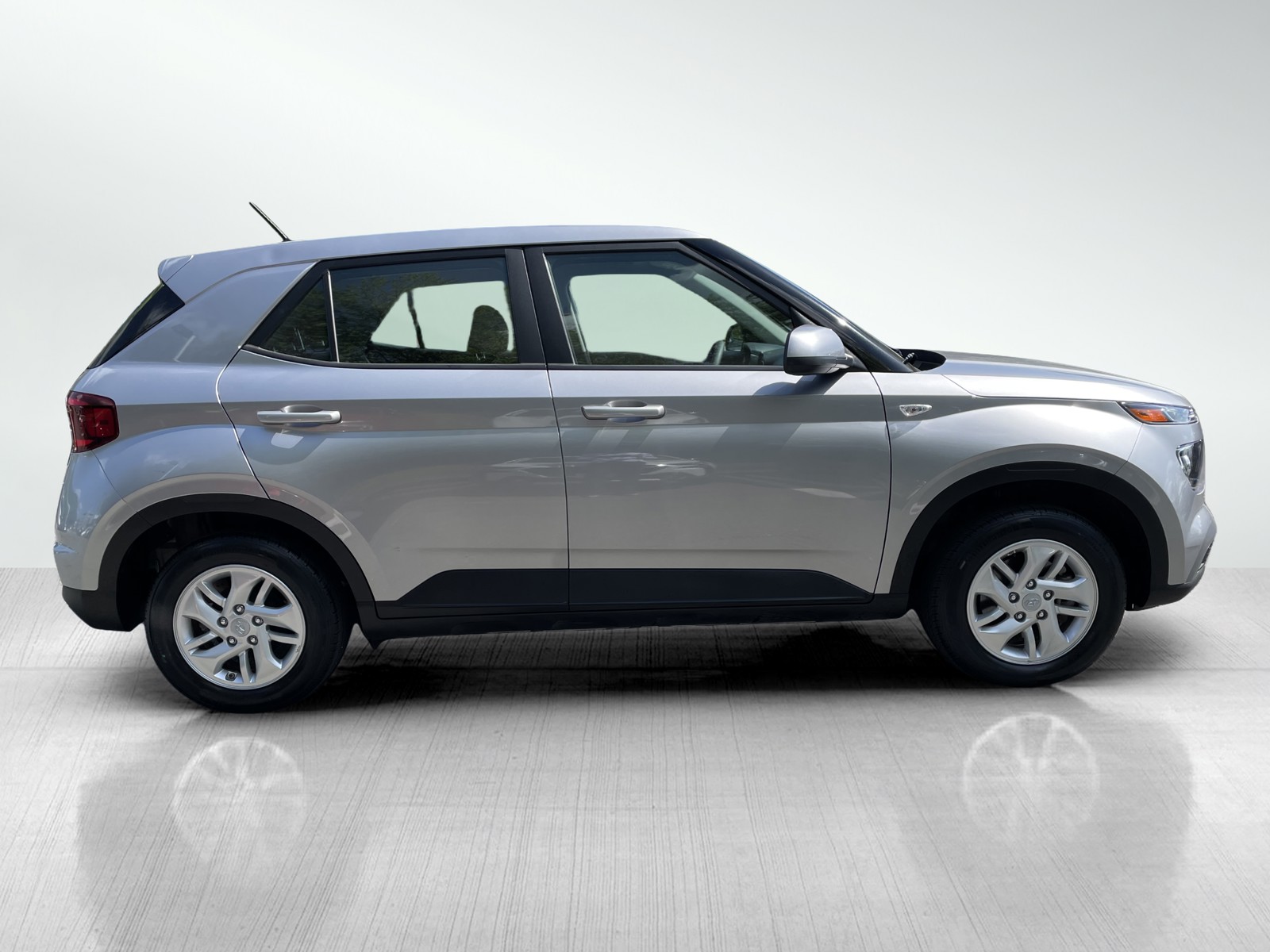 2024 Hyundai Venue SE photo 4