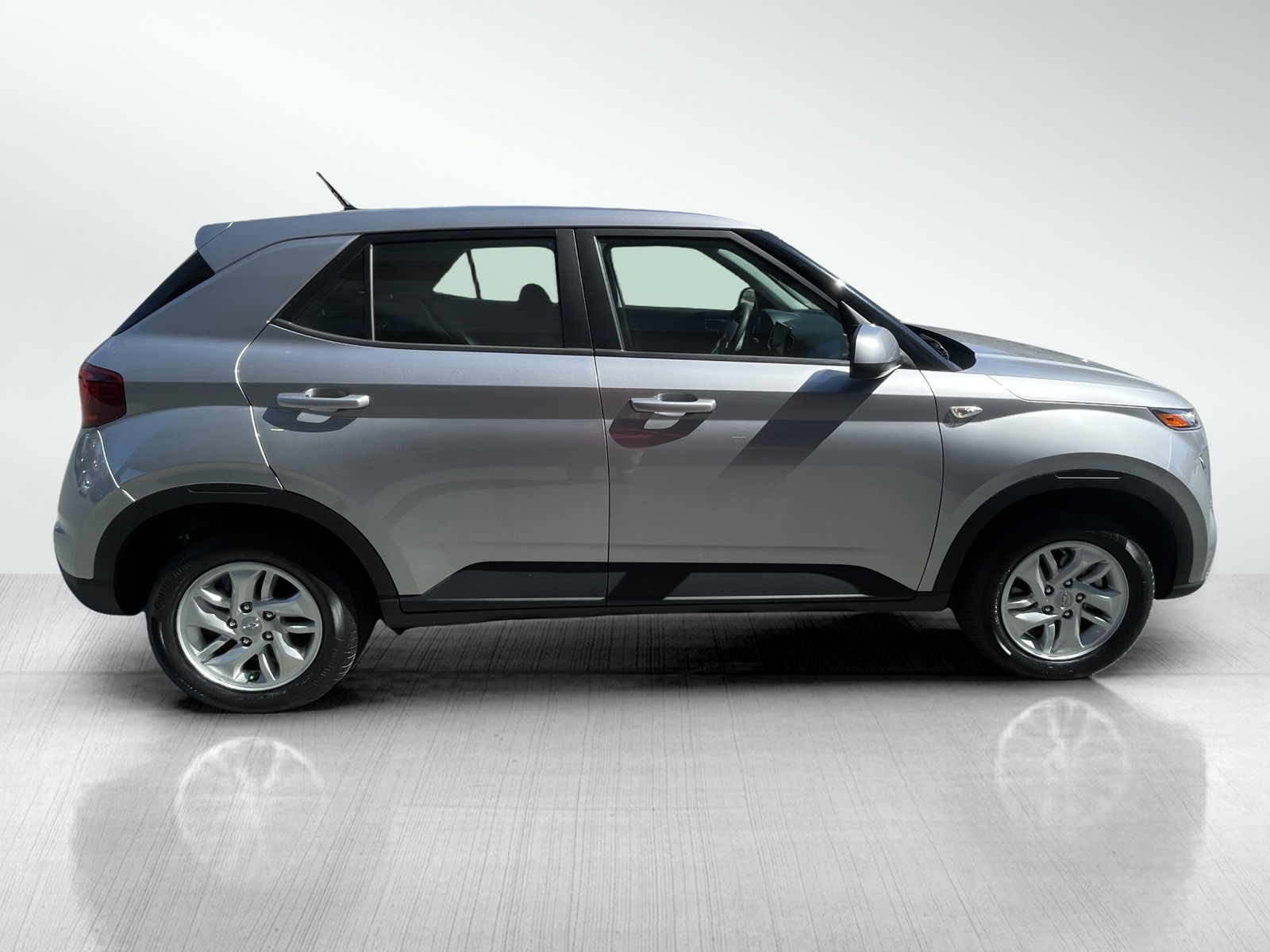2024 Hyundai Venue SE photo 4