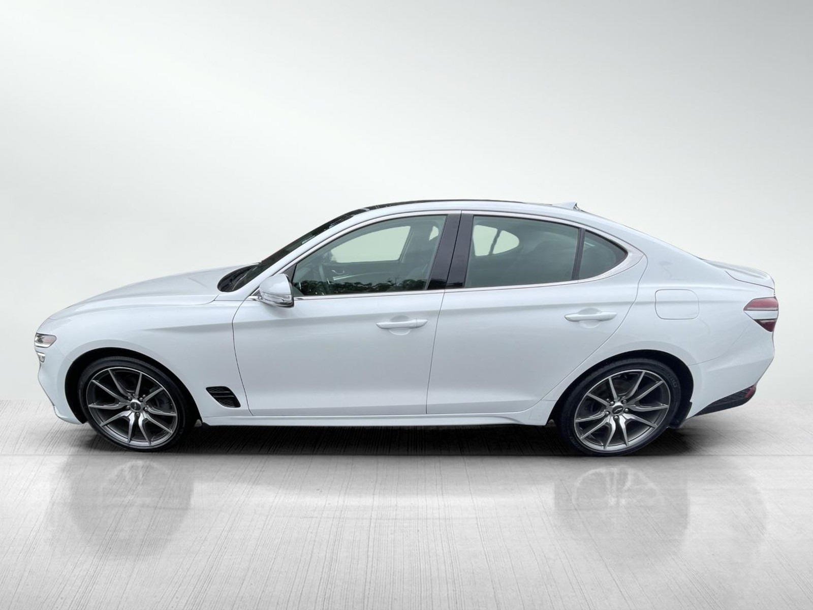 2022 Genesis G70 2.0T photo 3