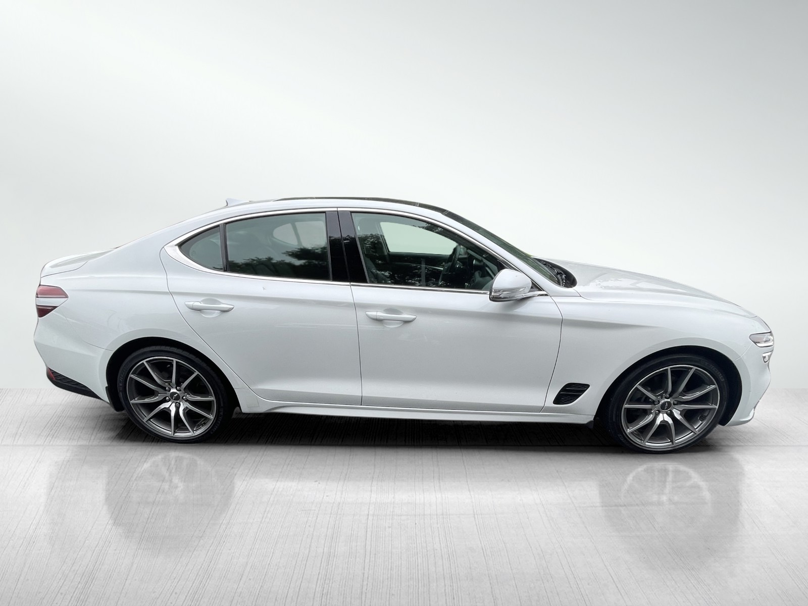 2022 Genesis G70 2.0T photo 4