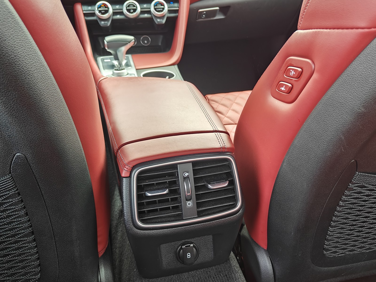 2023 Genesis G70 3.3T photo 13