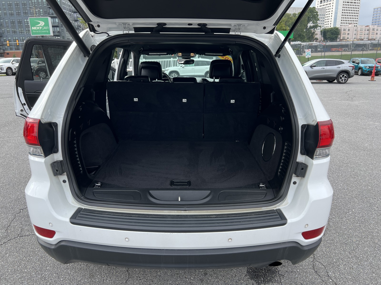 2020 Jeep Grand Cherokee Laredo E photo 19