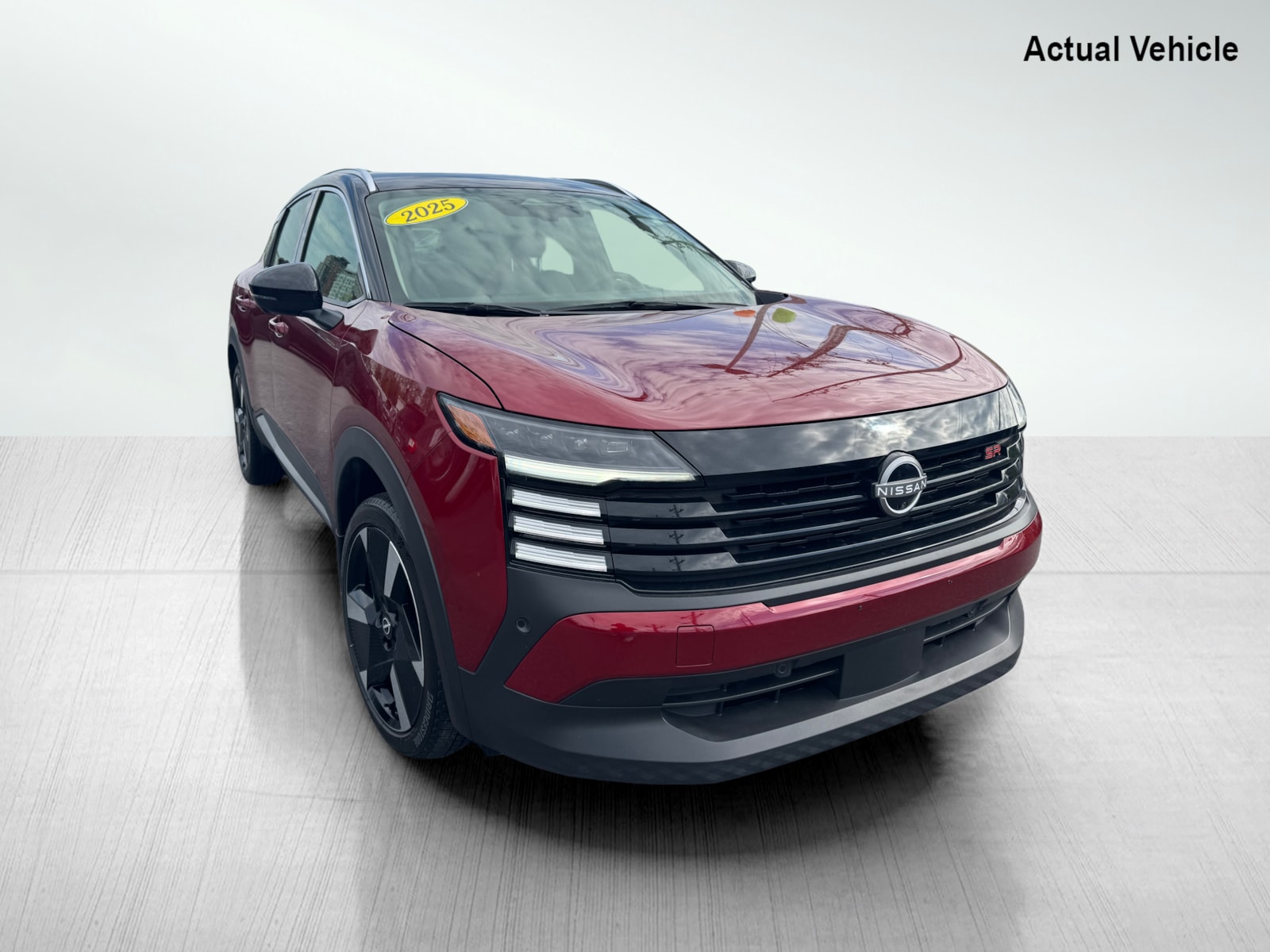 2025 Nissan Kicks SR photo 2