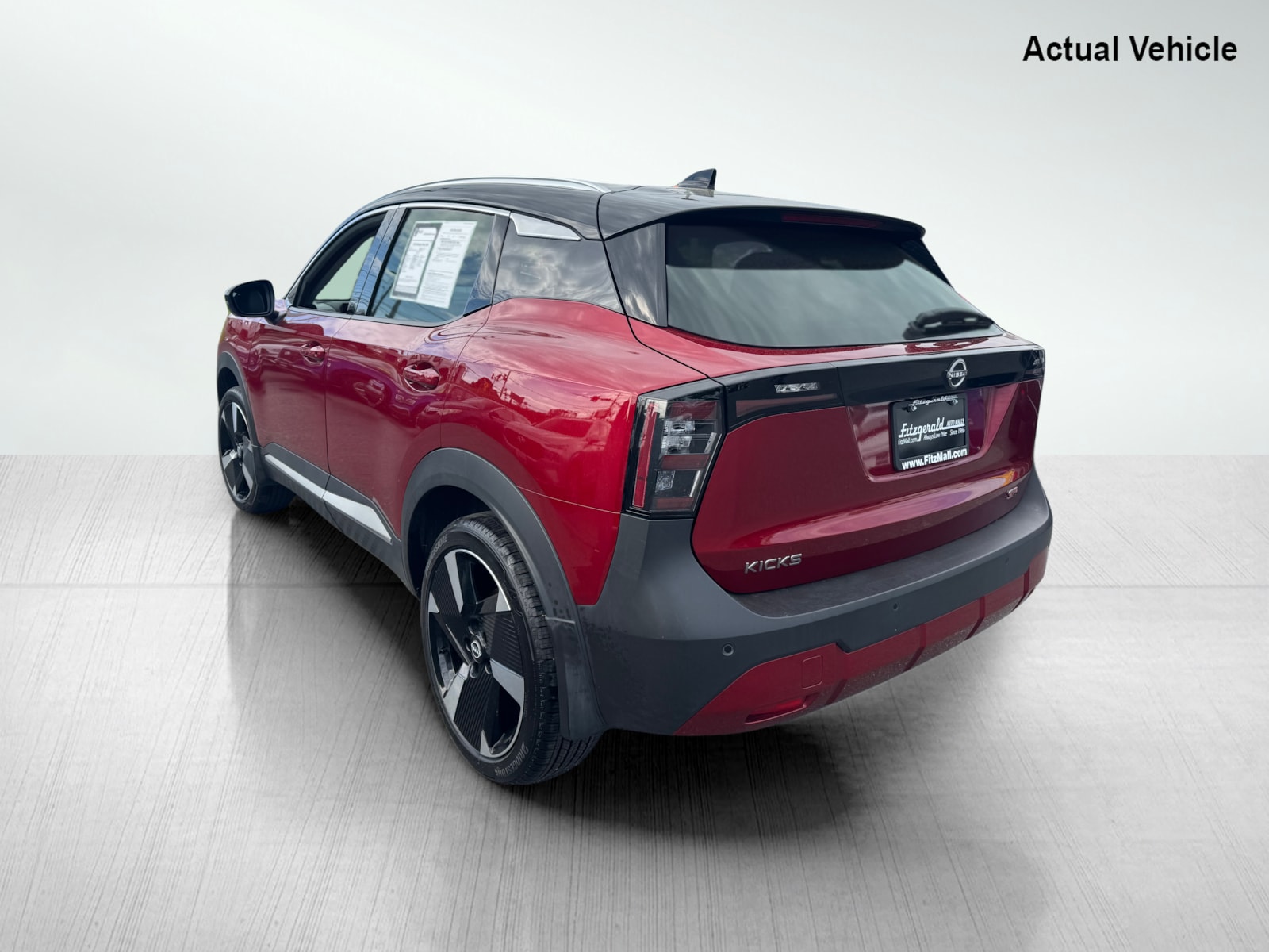 2025 Nissan Kicks SR photo 4
