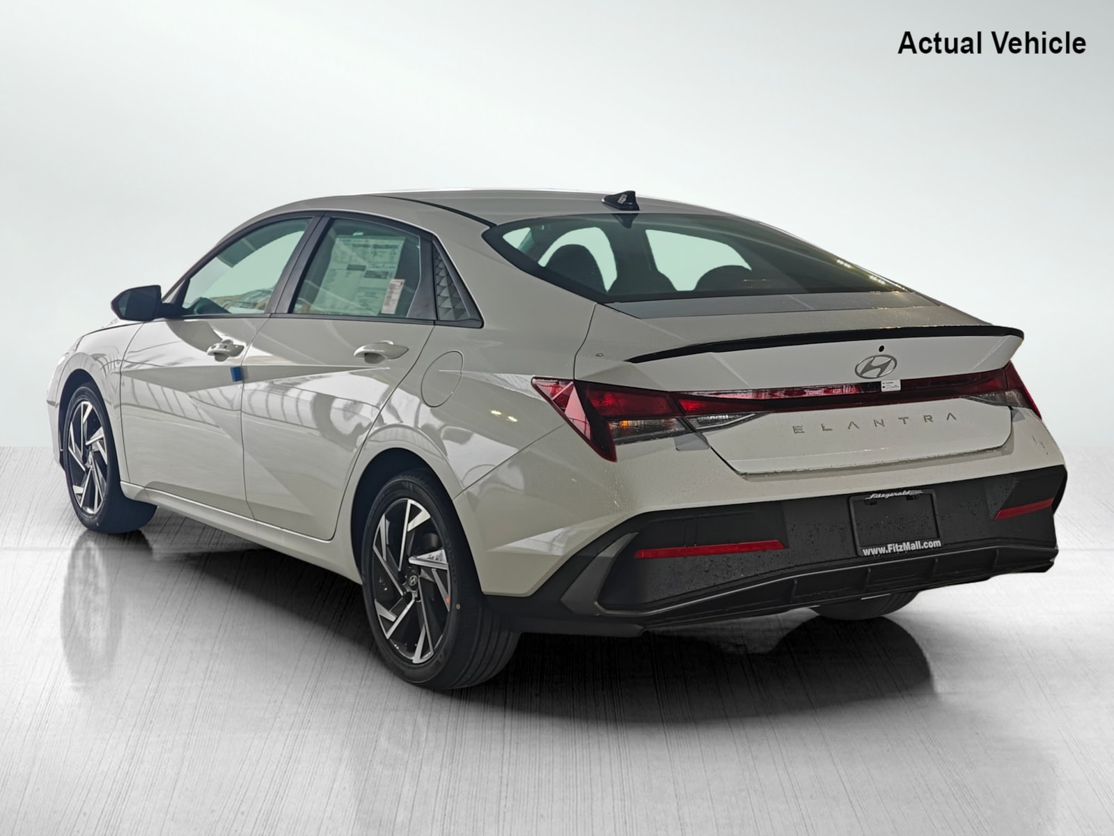 2025 Hyundai Elantra SEL Sport photo 3