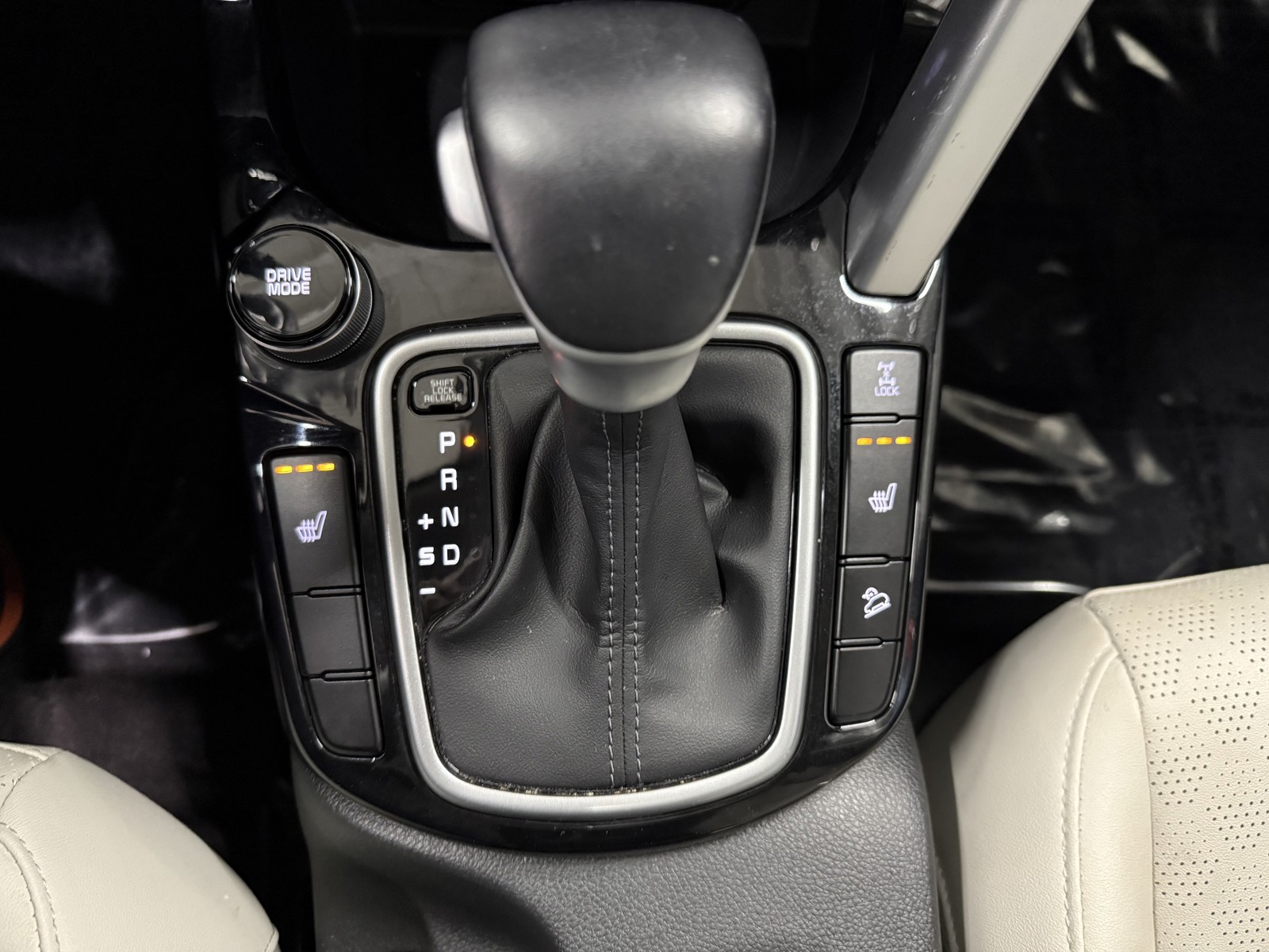 2022 Kia Seltos EX photo 23