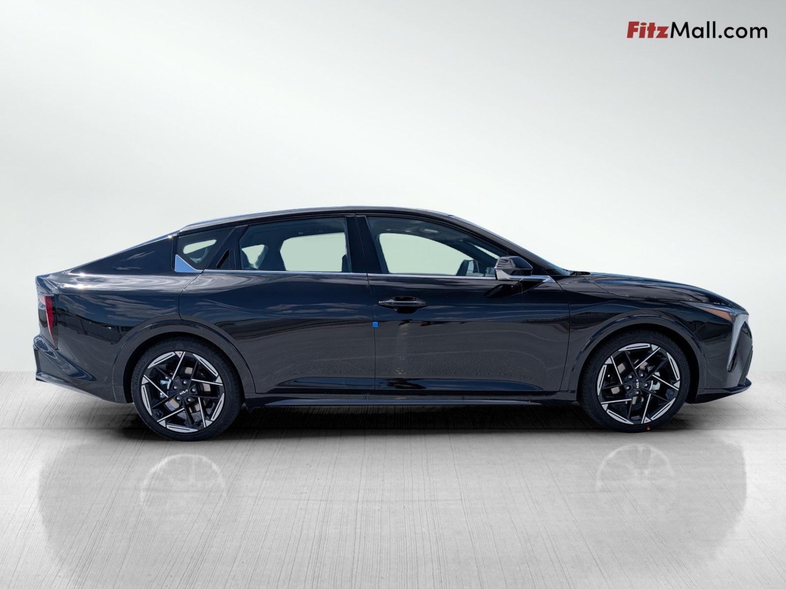 2025 Kia K4 GT-Line photo 3