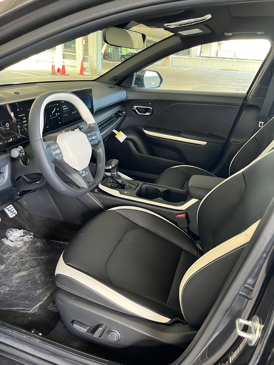2025 Kia K4 GT-Line Turbo photo 9