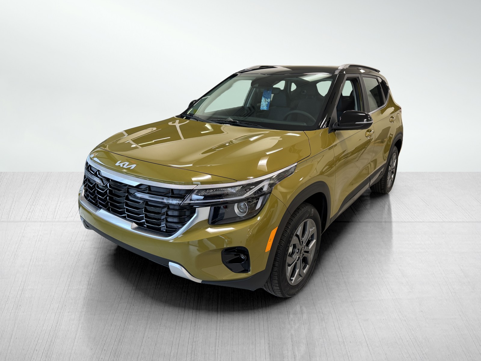 2024 Kia Seltos S photo 2