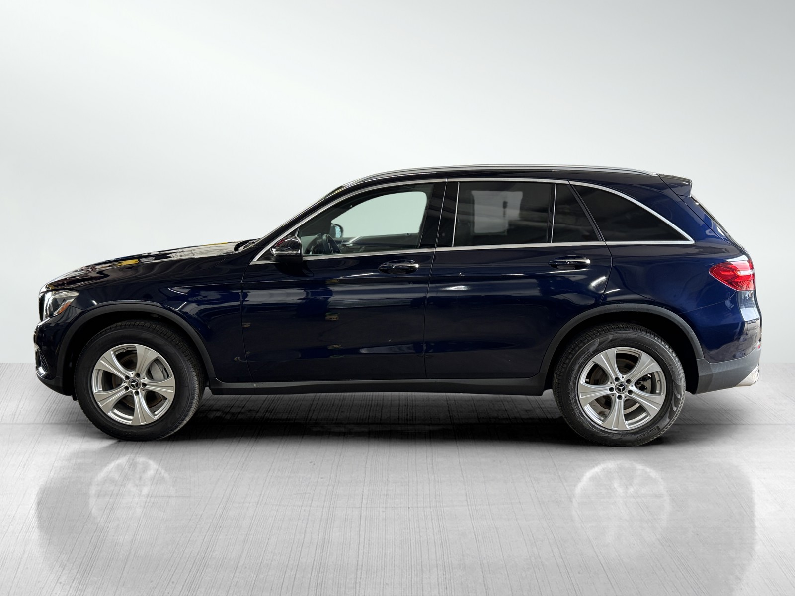 2017 Mercedes Benz GLC 300 4MATIC photo 2
