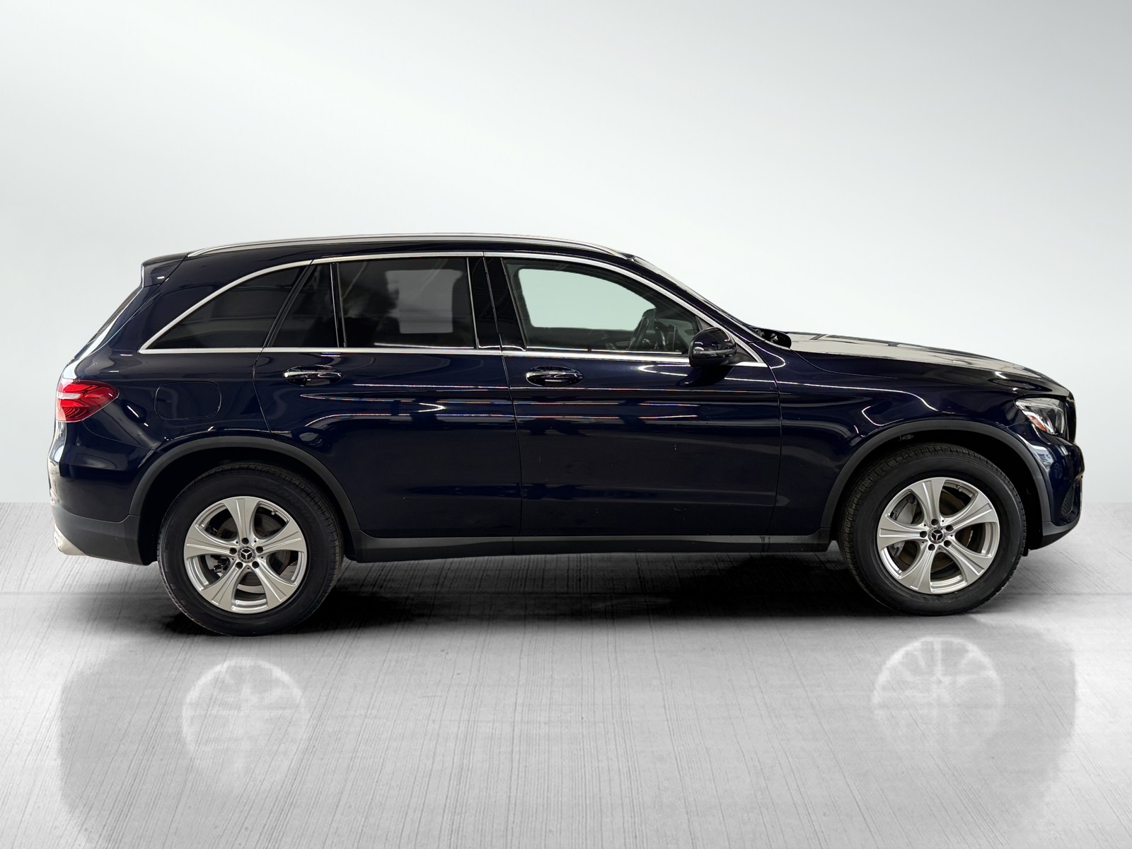 2017 Mercedes Benz GLC 300 4MATIC photo 3