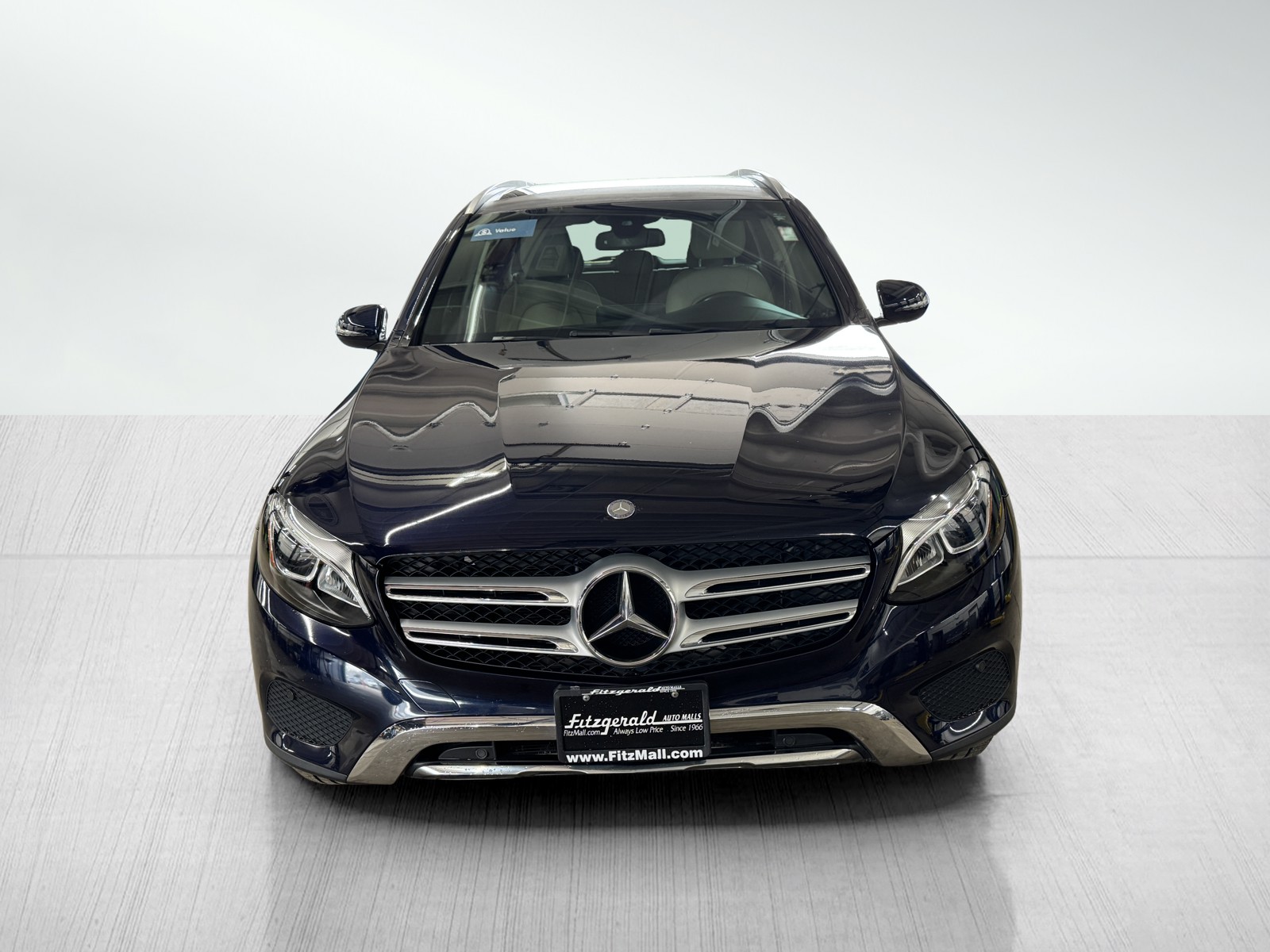 2017 Mercedes Benz GLC 300 4MATIC photo 4