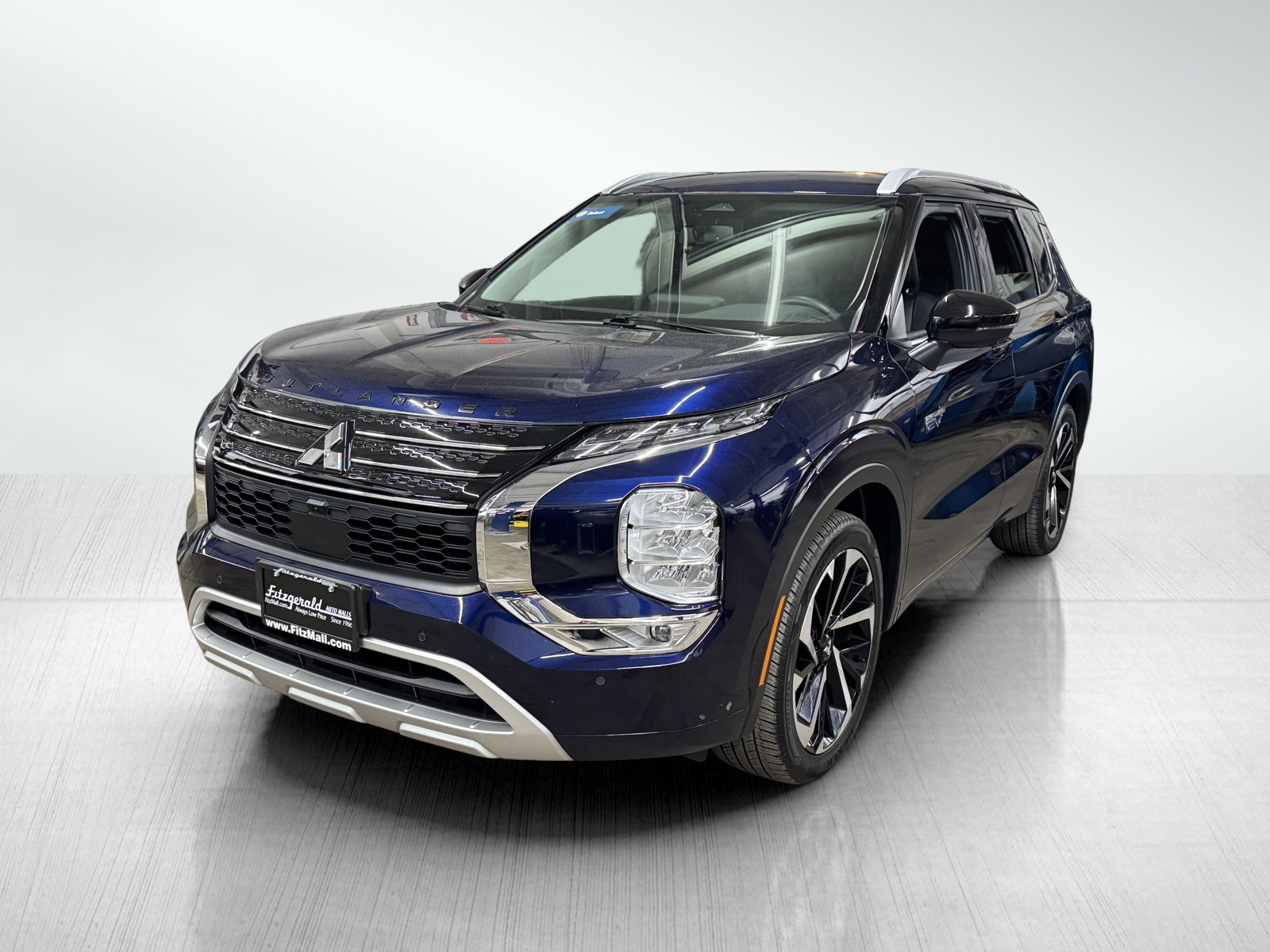 2023 Mitsubishi Outlander PHEV SEL photo 2