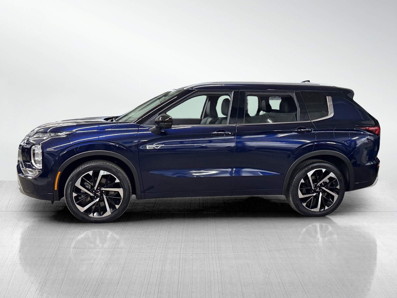2023 Mitsubishi Outlander PHEV SEL photo 3