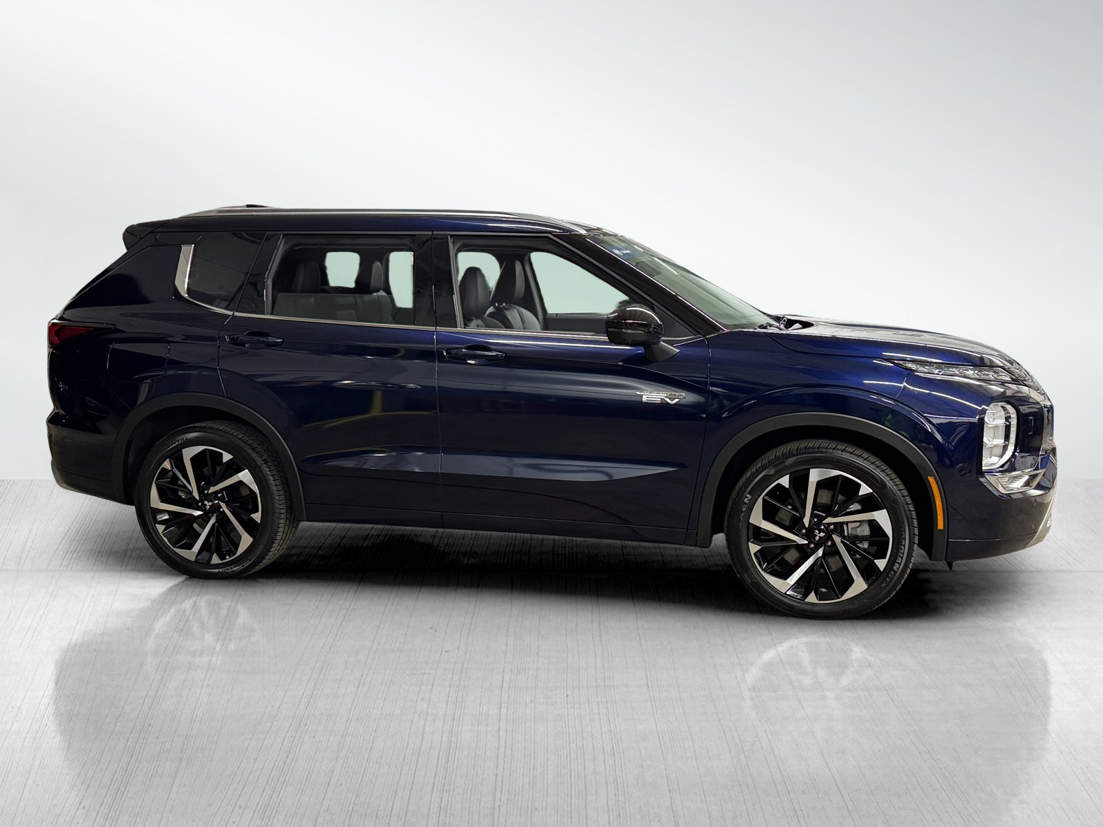 2023 Mitsubishi Outlander PHEV SEL photo 4