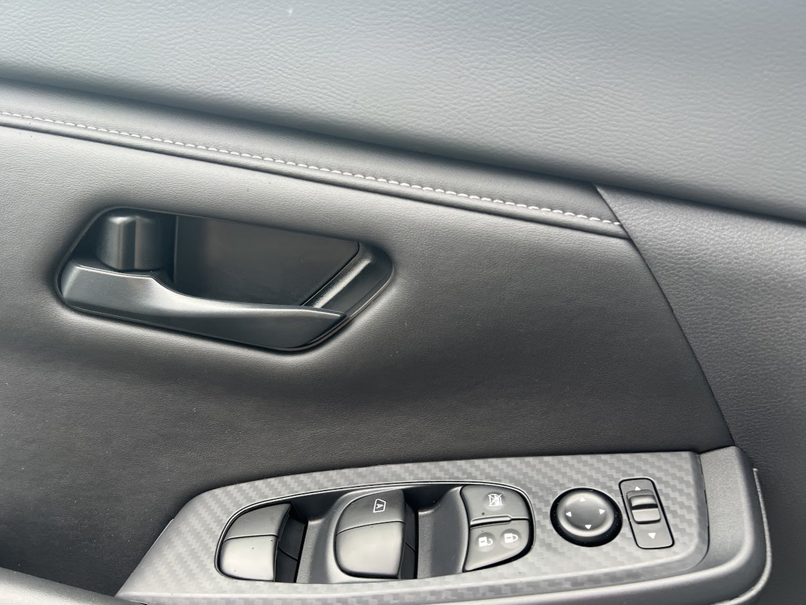 2025 Nissan Sentra S photo 12