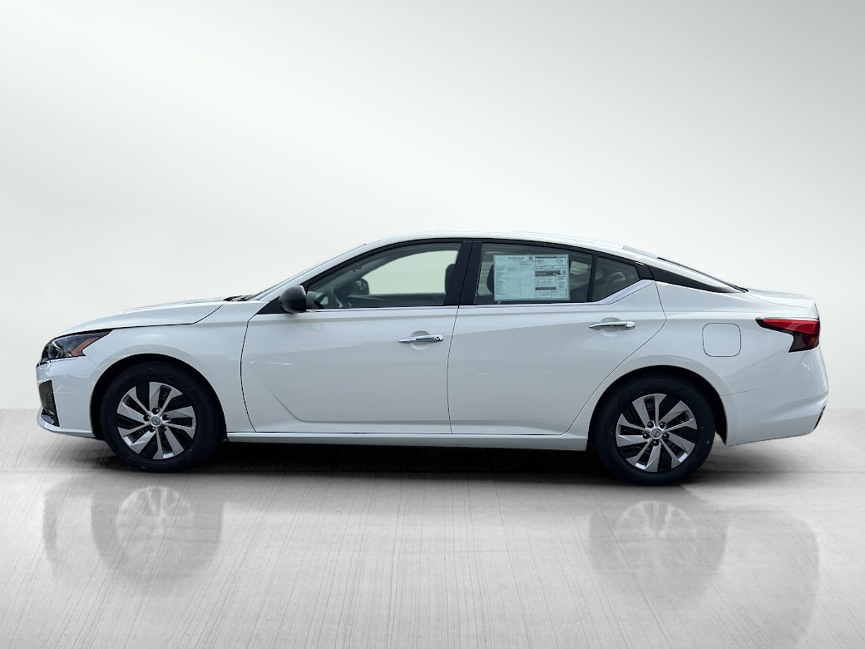 2025 Nissan Altima S photo 3