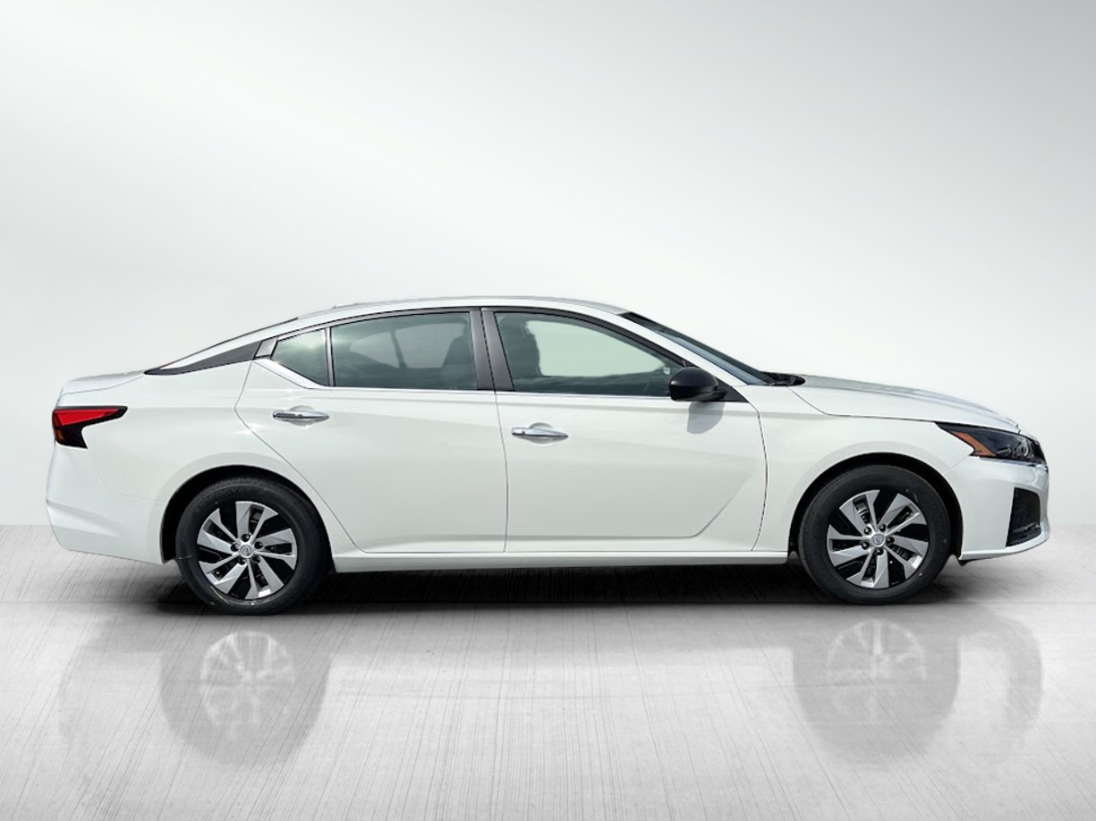 2025 Nissan Altima S photo 4