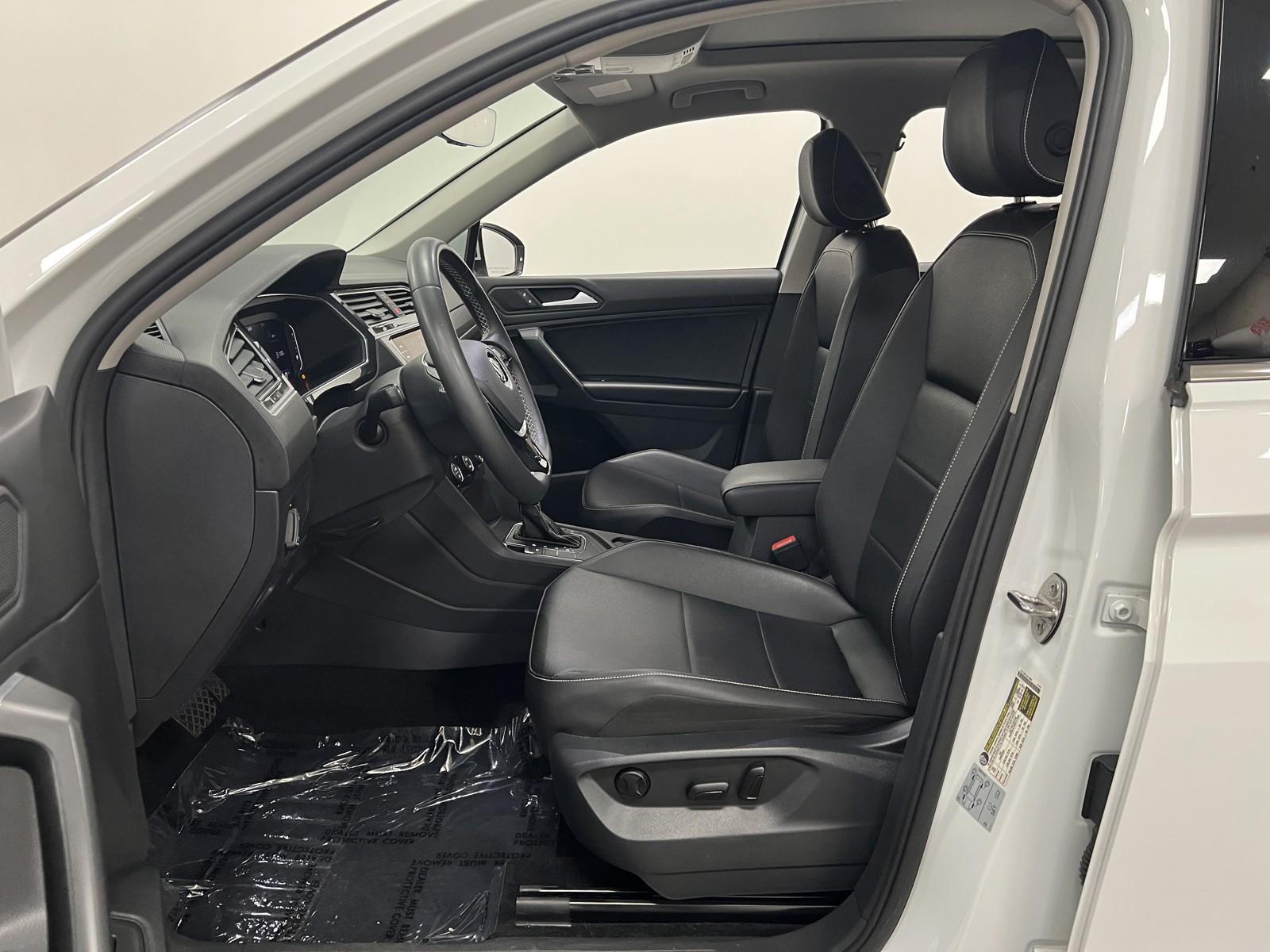 2021 Volkswagen Tiguan SEL photo 10