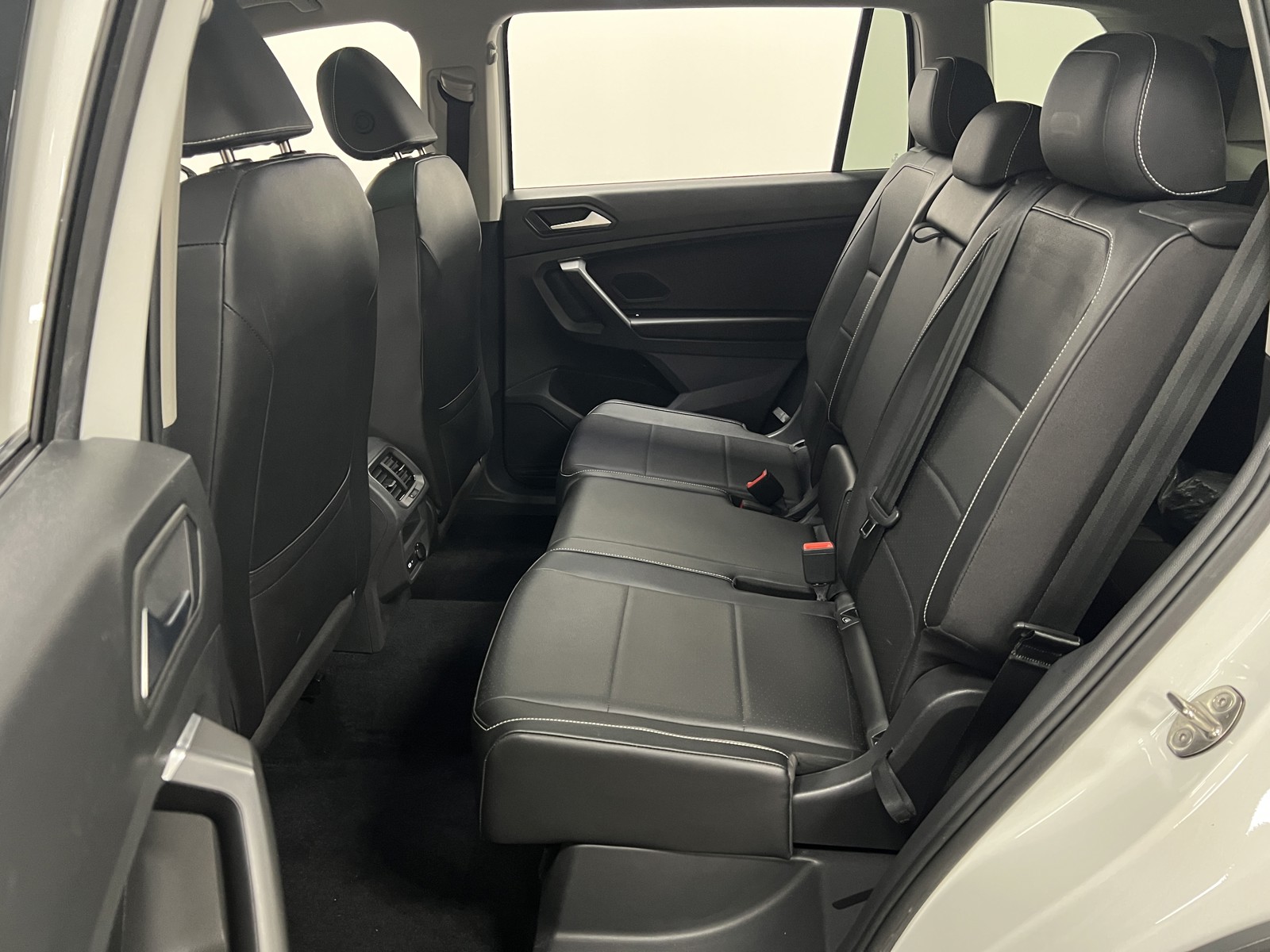 2021 Volkswagen Tiguan SEL photo 12