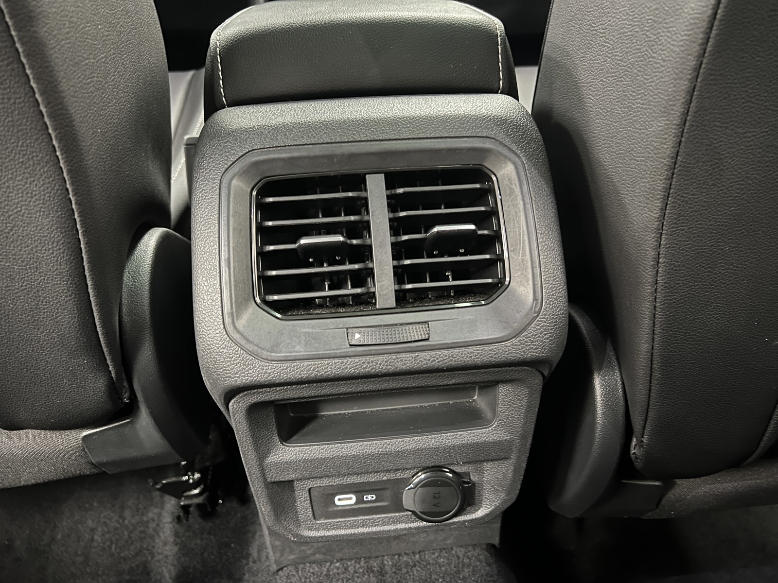 2021 Volkswagen Tiguan SEL photo 13