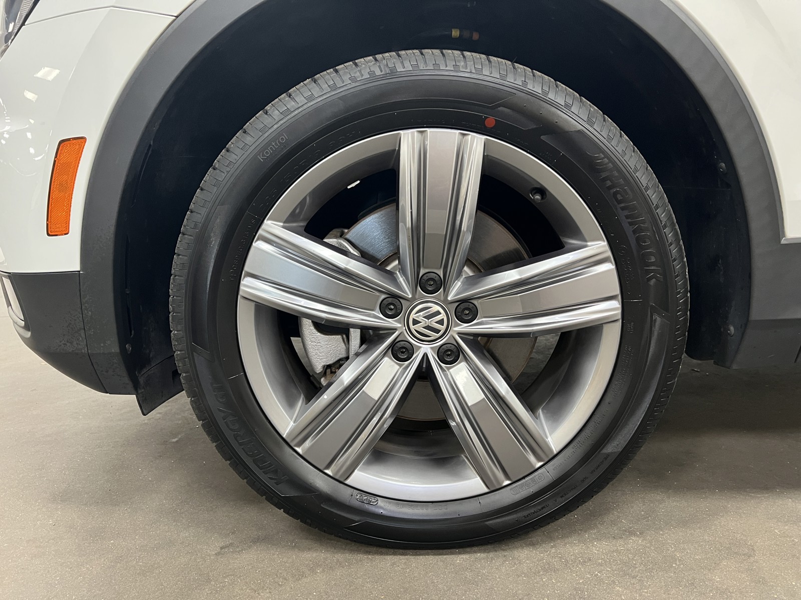 2021 Volkswagen Tiguan SEL photo 14