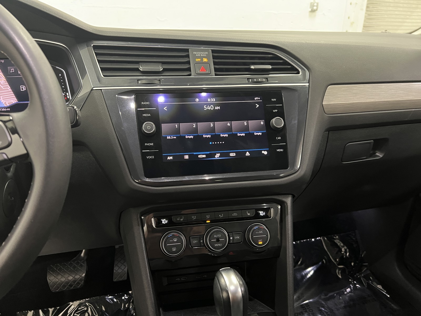 2021 Volkswagen Tiguan SEL photo 20