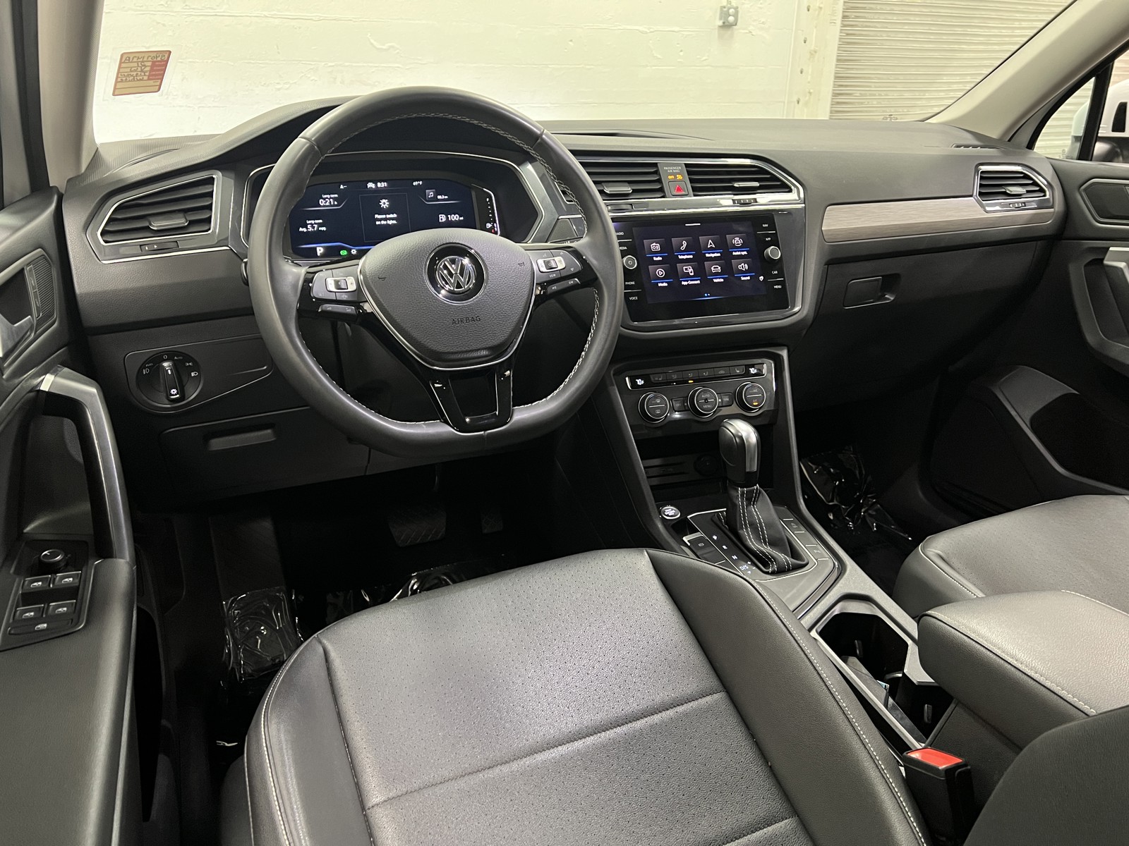 2021 Volkswagen Tiguan SEL photo 9