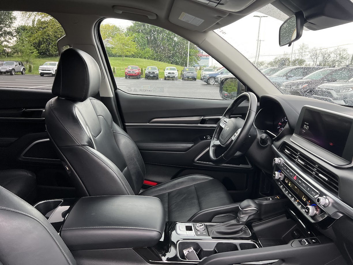 2022 Kia Telluride S photo 19