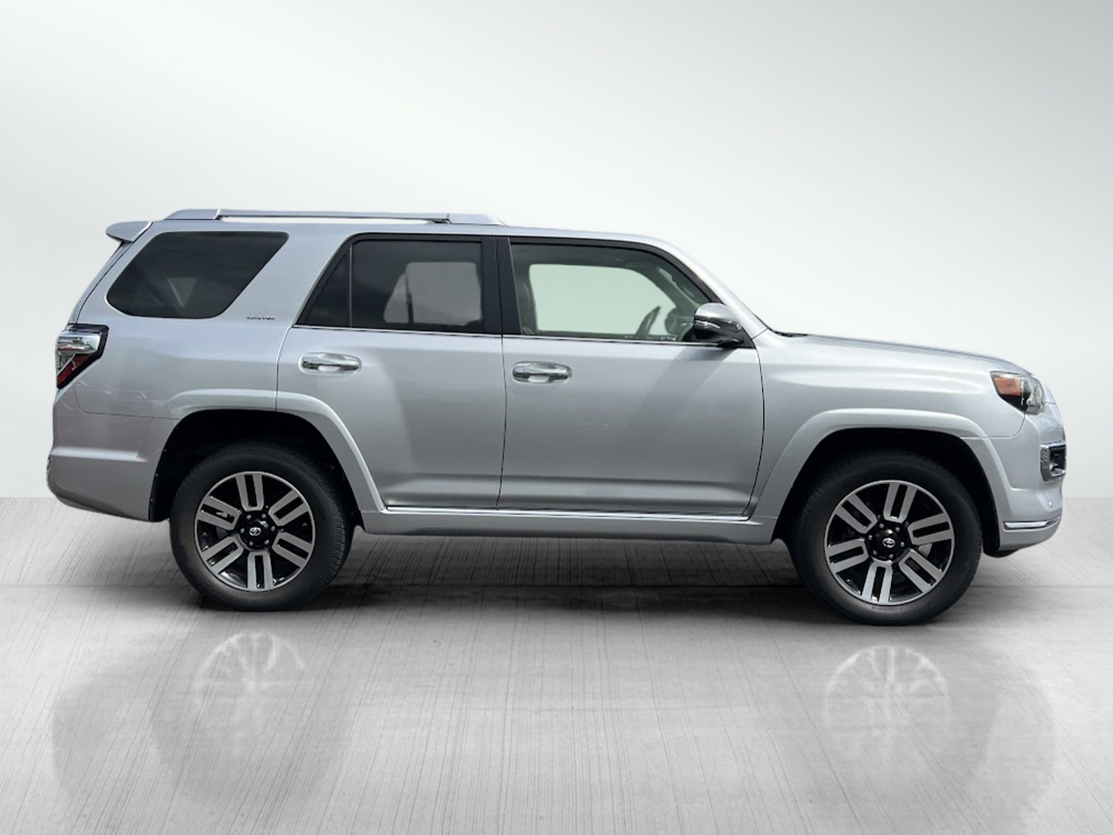 2017 Toyota 4Runner Limited photo 4