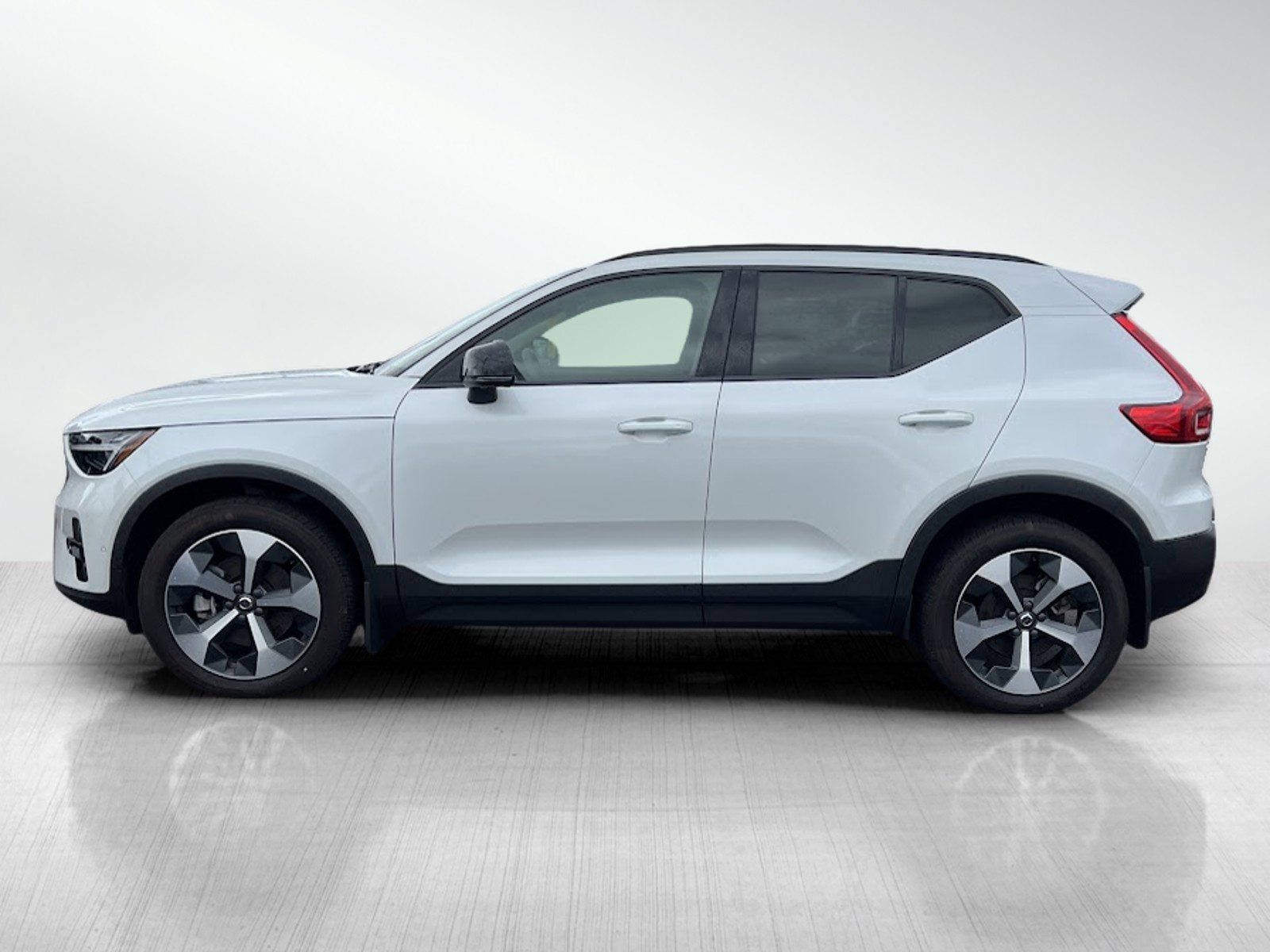 2023 Volvo XC40 AWD Ultimate photo 3