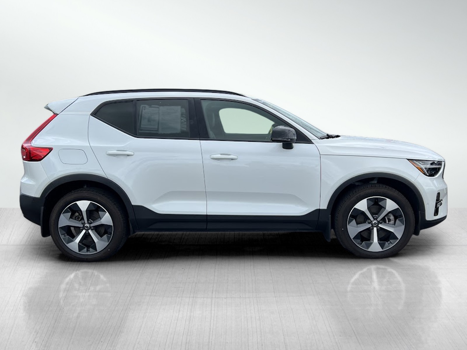 2023 Volvo XC40 AWD Ultimate photo 4