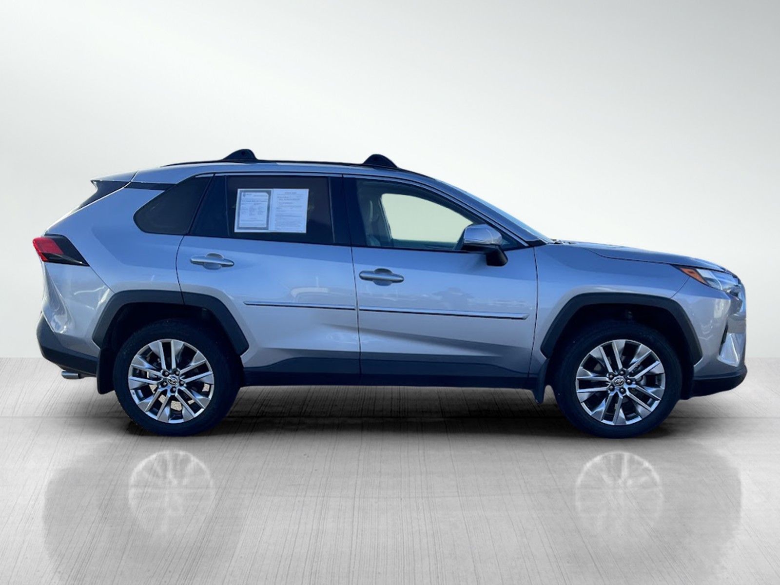 2023 Toyota RAV4 XLE Premium photo 4