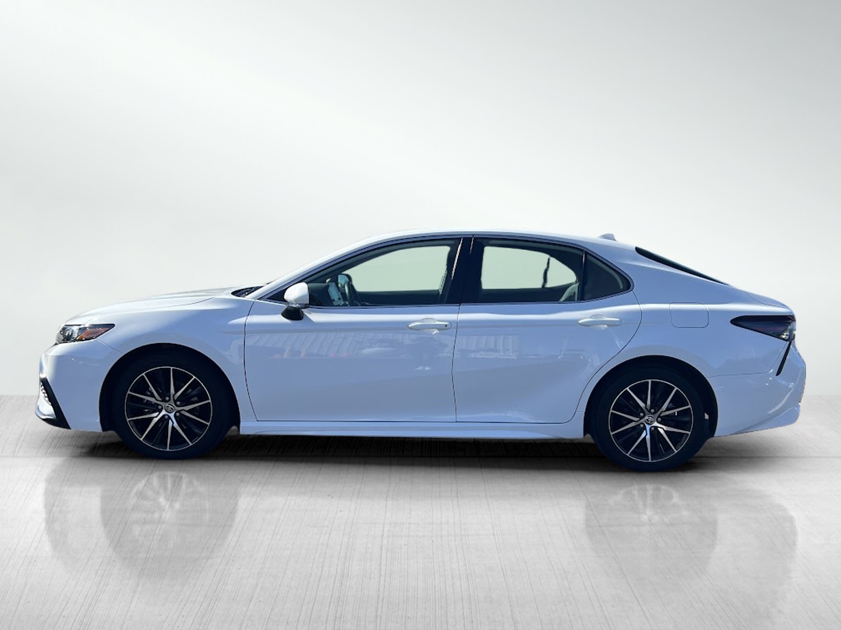 2023 Toyota Camry SE photo 3