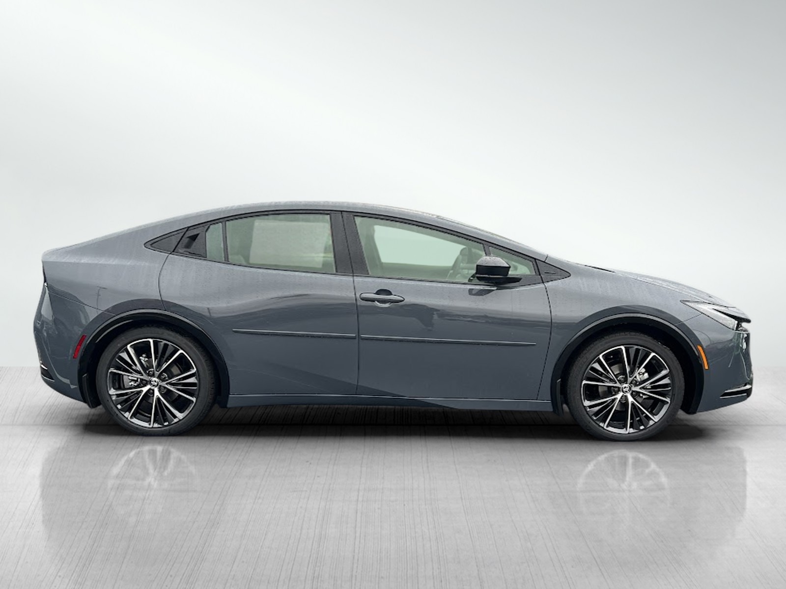 2025 Toyota Prius XLE photo 4
