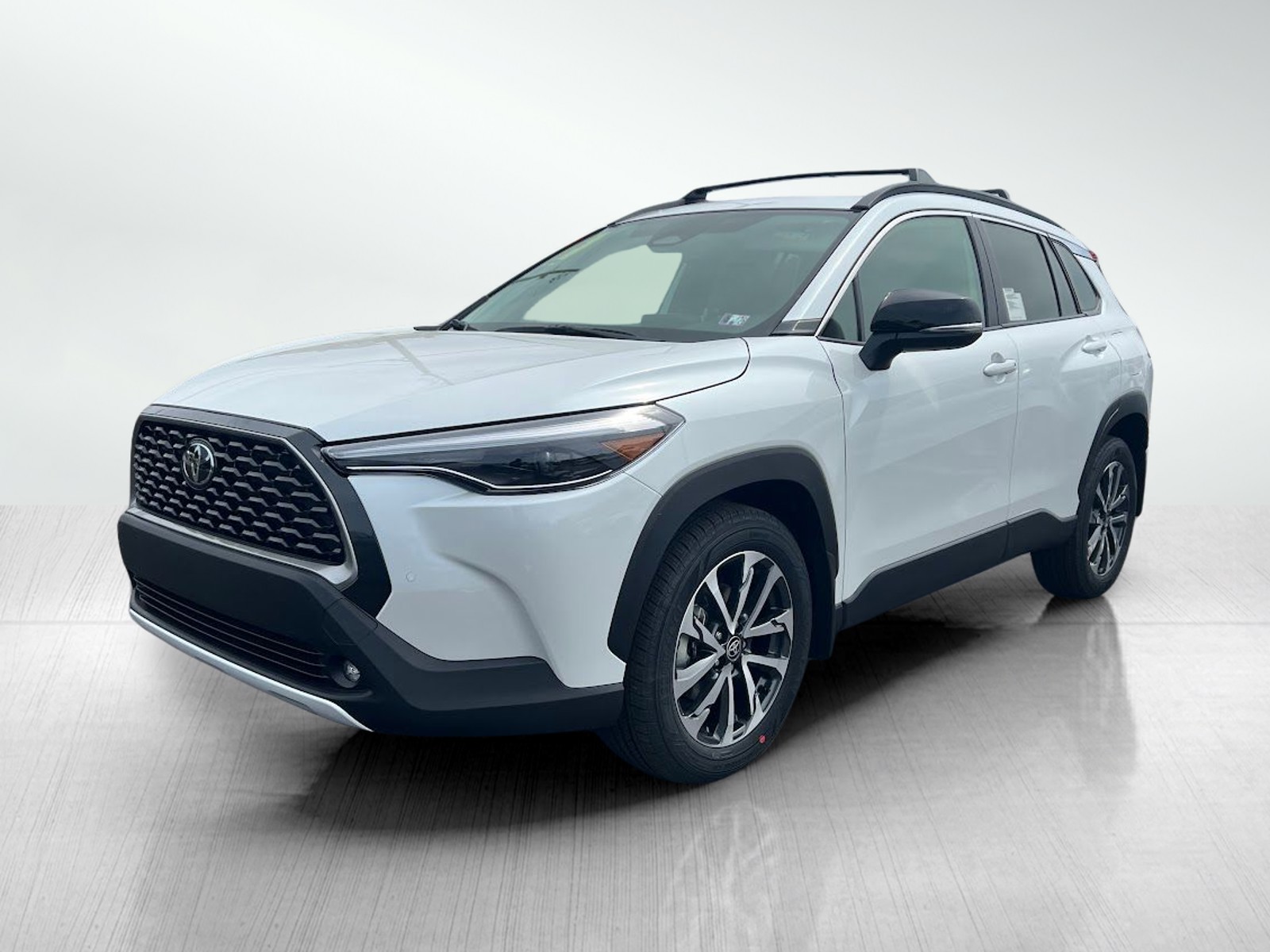 2025 Toyota Corolla Cross XLE photo 2