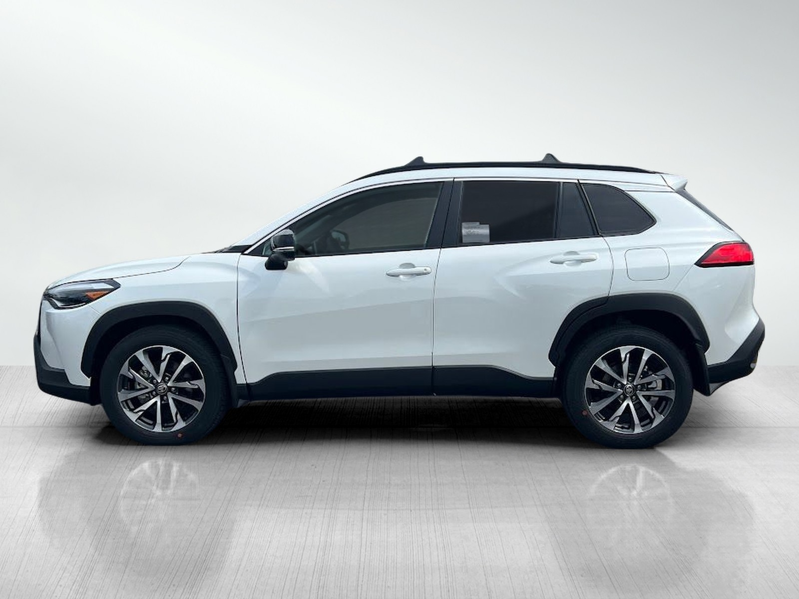 2025 Toyota Corolla Cross XLE photo 3