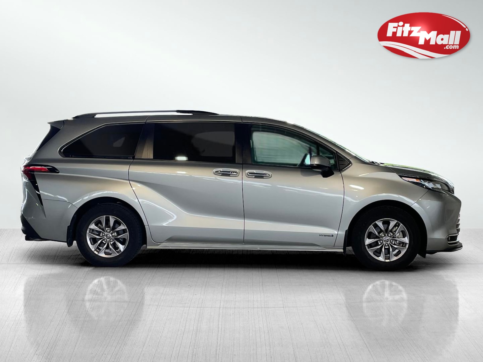 2021 Toyota Sienna XLE photo 4