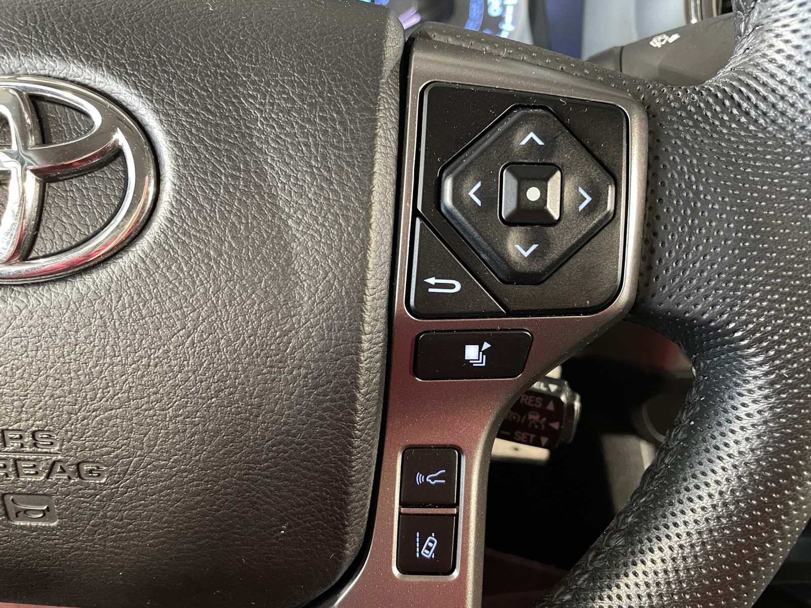 2022 Toyota Tacoma SR5 Double Cab photo 17