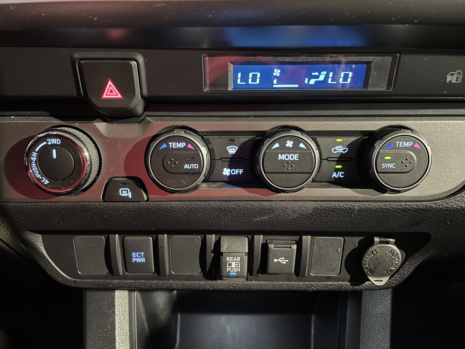 2022 Toyota Tacoma SR5 Double Cab photo 21